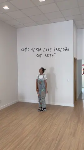 A cliente me mendou a referencia das folhagens e eu adicionei cor 🥰 O que voces acharam?  #arte #desenho #pinturaemparede #arteemparede #muralismo #artebotanica #feitoamao #vaipfy #fy #evaristocosta #virginia #blumenau #blumenausc 