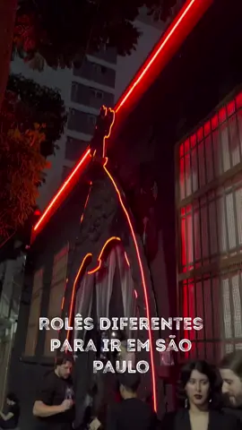 Gente, esse lugar é um clássico cultural de São Paulo rico em história, cultura e diversidade que eu simplesmente não conhecia. E eu que sou apaixonada por rock e eletrônica achei meu lugar favorito da vida! Todos os cantos são impecáveis e super bem decorados. Eu estou em choque até agora com esse lugar. ❤️❤️❤️❤️