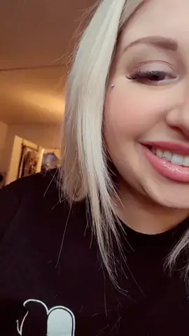 Easy Eyeliner ✨️✨️✨️#tankyou #pratique #makeup #Eyeliner #trucksoftiktok #foryoupage #foryou #tutorial #makeupartist #easy 