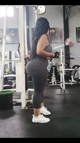 Enamorada de mi proceso día con día 🤩 Cada día me veo y me siento fuerte ,sana con mucha energia. Mi físico al entrenamiento rinde más ,Mi cuerpo tiene más fuerza y resistencia. ( Constancia, Disciplina ) 💪🦵❤️ #fyb #parati #viral #fybシ #ecuador #gym #constancia #disciplina #motivacion #Fitness #superacion 