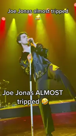 Replying to @savvy_t2021 #tbt to @joejonas falling on stage ☠️ @jonasbrothers #jonasbrothers #joejonas #concert #boyband #fangirl #personalitytest #brotherhood 