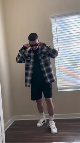 No effort #OOTD  #explorepage #mensfashion #wdywt #essentials #streetwear #cozyoutfit #StreetStyle #ootdmen 