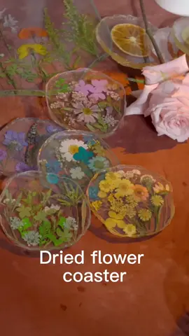 Dried flower acrylic coaster #DIY #handmade #craft #diyproject #girls #coaster #acrylic 