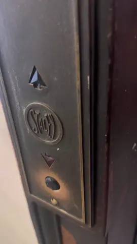 #elevator #rescuetechnician #elevatormodernization #elevatormechaniclife #elevatortechnician #elevatorcabindesign #elevator #viral #liftmarket #theelevatorboys #theelevatorboysgroup  #tiktokgroupelevator  #groupofguysinelevator 