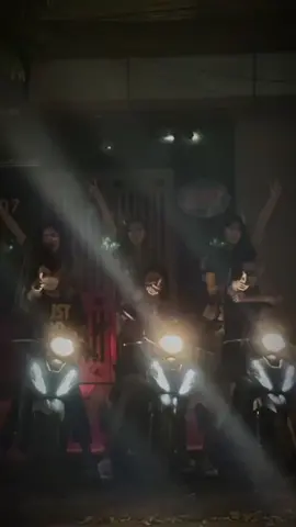 Vừa về Việt Nam là đã trở lại con đường Dolce cùng các chị em😀 #anhemxahoi #fyp #trending #bonanhdangdilen #xuhuong2023 #hoichiem #squad #ngauloi #capcut 