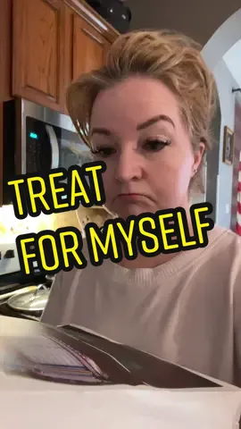 I tried the @aritzia Effortless pant. These are wonderful...not sure why I dodnt try then sooner. #blackpants #everydaypant #aritziaeffortless 