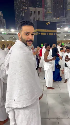 عوده بعد ١٢ سنه ♥️ اول عمره تتحسبلي🖤 كنت دايما بروح وانا صغير وعمري متخيلت اني اروح الفتره دي♥️وفجأه قررت اني اأقرب من ربنا وازور بيته الحرام🕋اسعد لحظه فحياه كل انسان😍