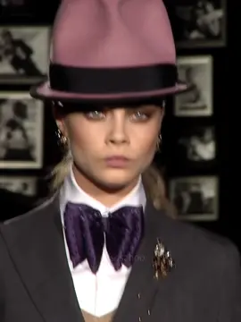 #CaraDelevigne x #Dsquared2 #fallwinter #2014 #fallwinter2014 #fw2014 #caradelevignedit #Runway #milan #milanfashionweek #pasarela #catwalk 