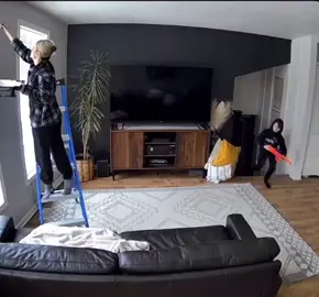 #упала #рек #рекомендации #весело #прикол #юмор #смешно #смех #сьемка #веселье #камера #врек #краска #белая #автомат #игрушка #сын #диван #мебель #ремонт #покраска 