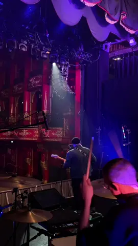 Empty soundcheck to full crowd  🤯 #livemusic #lifeontour #gig #beforeandafter #london #singersonwriter #soundcheck 