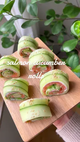 Easter appetizer idea 🌿🥒
 
 My tip: to cut the cucumber in thin slices, I used of of my favorite tool from @triangletools_solingen  , the vegetable slices in 3 pieces. 
 
 Ingredient
 1 cucumber
 150 g smoked salmon
 1 bunch dill
 2 tbsp cream cheese
 
 Note: I recommend to eat it in the next hour as the cucumber will still release some water. #salmonrolls #cucumberrolls #lowcarbrecipes #lowcarbsushi #EasyRecipes #gesunderezepte #sushilovers #lachsröllchen #saumon #rouléssaumon #roulésapéro #apéro #recettefacile #foryoupage #fyp #fyfyfy #pourtoi #fürdich 