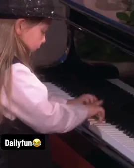 Meeting With Elias 😂 #fypシ #trending #tiktok #ellendegeneres #kids #world #elias @tiktok @tiktokcreators @tiktoktips 