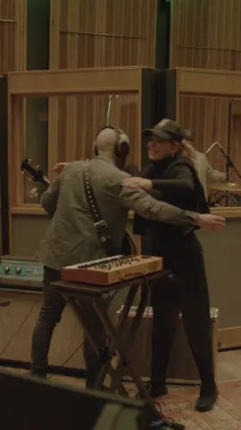 I get to make music with my best friends for a living 🥹😍🥰 #queenofme #bestfriend #countrymusic 