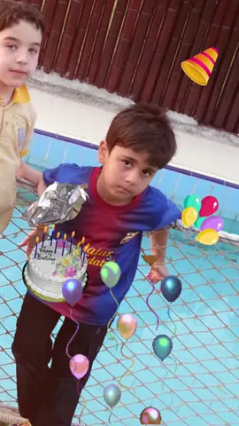 ابارك لأبن عمي الغالي بعيد ميلاده أسال الله في هده الايام الفضيله ان يعود ابوه من الجمعيه بسلامه و معه الحليب الي ذهب يشتريه قبل 18 عام و كل عام و انت بخير 🥰🌹