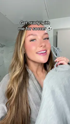 Which grey crewneck will I wear tomorrow? 😂 #athlete #femaleathlete #Soccer #soccerplayer #getdressedwithme #grwm #soccergirl #goalkeeper #angelcityfc #nwsl 