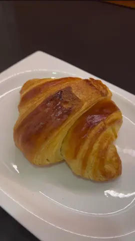croissant🥐 #serunyaberburutakjil #serunyakulinerbareng #asiknyakuliner #croissant #puffpastry #resepcroissant #reseppastry #reseptiktok #fypindonesia 