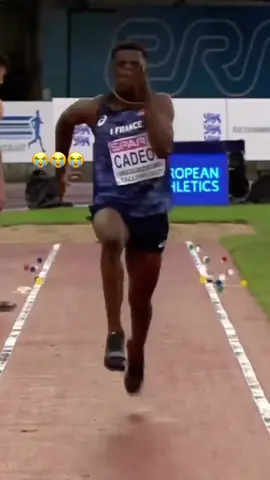 This ever happen to you? 🤣🤣  #track #trackandfield #worldathletics #athlete #longjump #longjumpfail #fail #sports #gummabor via:@European Athletics 