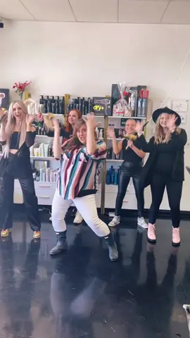 My Dream Team @banginextensions Putting me Back Together Again! #newhairwhodis  Dc: @yesiluvmarii @keiiofficial_ 