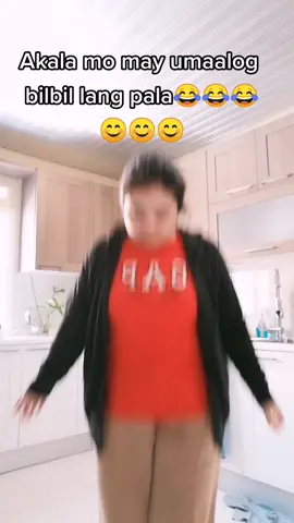 Ung akala mo tlga na may umalog bilbil lng plang😂😂😊#tiktok #forfunonly💜tiktok #dancer #OFWKUWAIT #viraltiktokvideo #HappyLangLagi #proud 