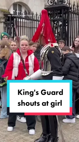 Moment King's Guard shouts at girl outside Buckingham Palace 💂 🏰 #kingsguard #buckinghampalace #palace #viral #viralvideo #viraltiktok #tiktok #fypシ #foryourpage 