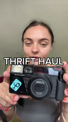 im so sad about the camera 😭 #thrifthaul #thriftinghaul #minithrifthaul #thriftedfilmcamera #thriftedcamera #pentaxafzoom70 #pentaxcamera 