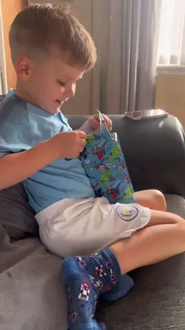 How exciting!  #BVIRAL#birthday#present#kids