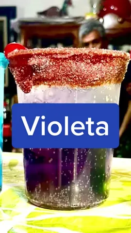 Vileta con nuestros amigos de las autenticas miches de la 41  #violeta #sirope #coctel #bebida #frutosrojos #rojo #miche #escarchado 