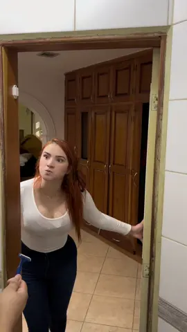 Le hago la broma de la rasuradora a mi novia 🤣😈 #toxica #bromas 