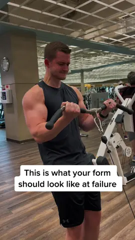 Stop letting your form go to crap when you’re going toward failire #workout #biceps #curl #personaltrainer #failure #traintofailure #failuretraining #form #technique  