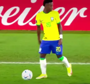 Vinicus jr skills #skills#vini#vinicusjunior#brasil🇧🇷#skills#football#fyp#foryou
