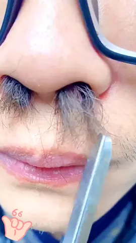 It is really embarrassing to expose the nose hair. This electric nose hair trimmer is very easy to use. It only cuts the nose hair without pinching the flesh#electricnosehairtrimmer #nosehairtrimmer #goodthingstoshare 