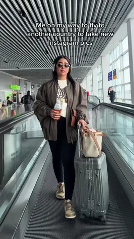 Blogger life lol #bloggerlife #airportlife #airport #funny 