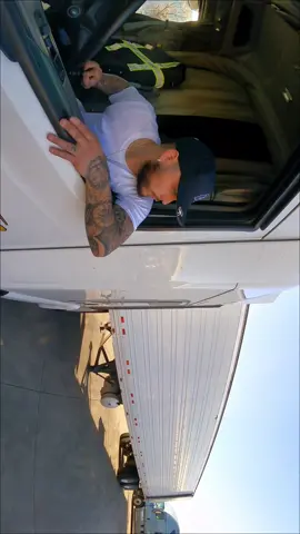 Fun fact: fun fact; I could not back into this exact dock when I first started. I almost gave up and quit a couple times 😂 (you can’t see but there’s pallets & trashcans infront of me so there’s not much room to play with) #foryoupage #viral #trending #waitforit #bigrig #18wheeler #trucker #truckerlife #share #foryou 