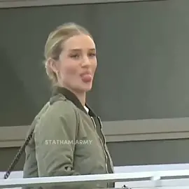 Не получится унять настоящую любовь🌷happy weekend everyone #jasonstatham #rosiehuntington #rosiehuntingtonwhiteley #russiansong #actor 