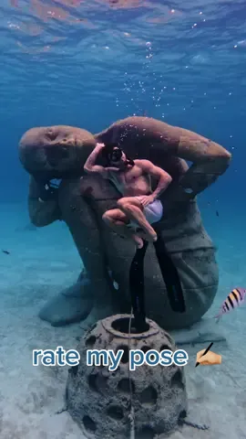 Ocean Atlas is the worlds largest underwater sculpture, depicting a local Bahamian girl carrying the weight of the ocean above her.  I’m just seein how it felt. #art #bahamas #travelbucketlist 