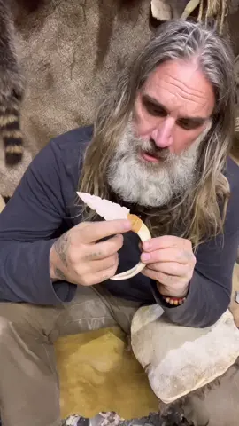 Replying to @jbl_hidridfang #fyp #fypage #fypシ #caveman #flintknapping #stonetools #primitiveskills #farcryprimal #arksurvivalevolved #farcry #survival #survivalskills #bushcraft #coolbuilds #boarstusk #stoneknife #stoneblade 