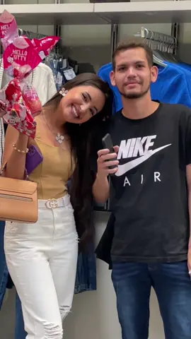 Acho que ela gostou muito do presente 🥹