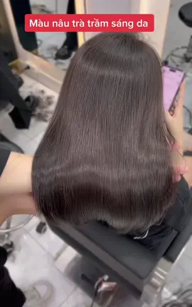 Mẫu nâu trà trầm thì không cần tẩy nha nàng ơi ❤️. #tiemtocbinhthanh #salontocdep #ReviewLamDep #tiemtoccotam #uonloi #balayage 