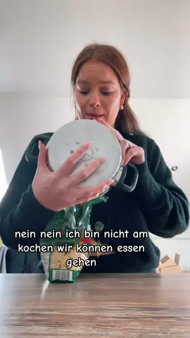 Glück gehabt 😅😮‍💨 Manchmal hat man keine Lust den Abwasch danach zu machen 🤣 #couple #CoupleTok #fürdich #reallifeathome #beziehung #essen 