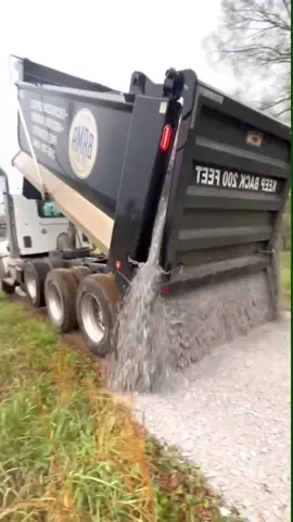 Work smart trick#viral #truck #driving #skills #usa #cool #satisfying #oddlysatisfying #trick #lifehacks #useful #ideatimes #foryou #fypシ 