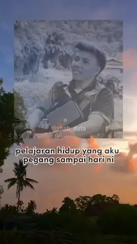 Hidup tak perlu jadi payung untuk orany yang tak ingin BERTEDUH  #hidupinikeras #katakatamotivasi #motivasivibes #kehidupan #katakatabijak #katakata #healing #deep 