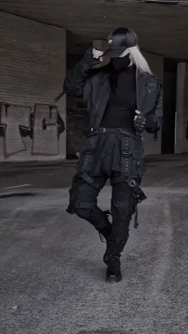 Throwback to this #altmodel #alternativemodel #photoshoot #fashion #behindthescenes #foryoupage #fyp #darkwear #alt #techwear #maincharacter 