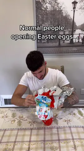 Italians get straight to the point 🍫😂🇮🇹 #italian #italiantiktok #eastereggs #easter #funny 