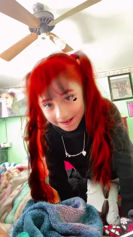 Mi niña con pelo rojo 