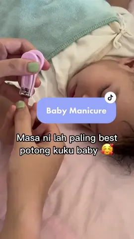 My baby sudah besar sikit sekarang, 4 months+, So berani lah guna ketip kuku purple tu.  Sebelum ni memang belum berani lagi. So guna Baby Nail Trimmer tu ja untuk pendekkan kuku baby. 🤭 #potongkukubayi #ketipkukubaby #babyhygiene #keperluanbayi #tipsuntukbayi #firstimemom 