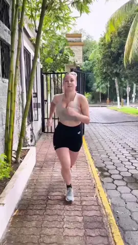 Struggled to workout because of your big chest? Time to check out Stellaleah. @highsupportsportsbra #highsupportsportsbra #plussizesportsbra #highimpactsportsbra #plussizesportsbradubai #highsupportsportsbradubai 