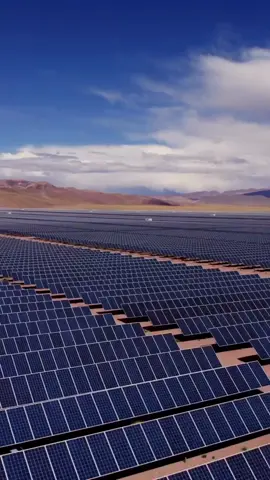 Parque Solar Cauchari, o maior parque solar da Argentina com capacidade de 300MW. Segue 👉@buscasolar Todos os direitos reservado ao proprietário, caso seja e desejar, manda mensagem para marcar ou tirar. Repost @eldiablocharly . . . . . . . . . . . . . .  . #fotovoltaico  #energiasolar  #solar  #energialimpa  #fotovoltaica  #sustentabilidade #energiafotovoltaica #energiasolarfotovoltaica  #energiarenovavel  #solarenergy  #solarpower  #placasolar #greenenergy  #energiasustentavel  #painel