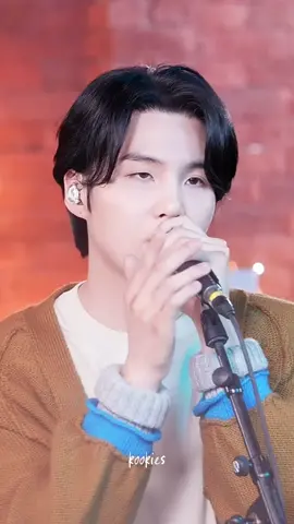 perdana juga nih 'people' di bawain live🙌🏻 #iuspalette keren banget dah!!💜 #suga #agustd #minyoongi #iu 