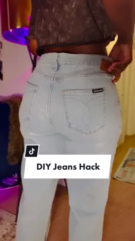 All you have to do is rip three holes in the center of the waist of the jeans. Feed a shoe through it and tie it tight! Lord knows I wish i could sew!! 😫😂 #jeans #levis #nosewhack #nosew #jeanstoobig #DIY #diyjeans #diyqueen 