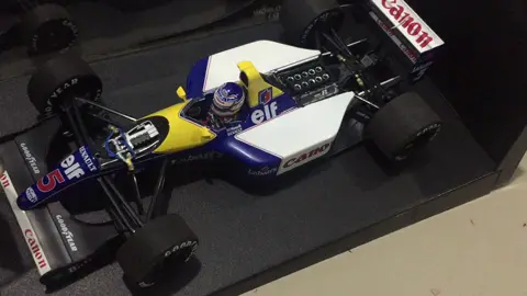 Williams Renault FW14B Nigel Mansell World Champion F1 GP 1992 #miniature #diecast #diecastcollectors #diecastcollection #scalemodel #f1 #worldchampion #dailydiecast #nigelmansell #williamsf1 @f1lasvegas @f1 @f1miamigp